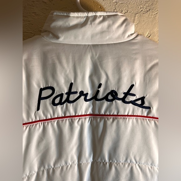 NFL New England Patriots White Team Apparel Jacket Medium full zip puffer sports - Picture 6 of 10